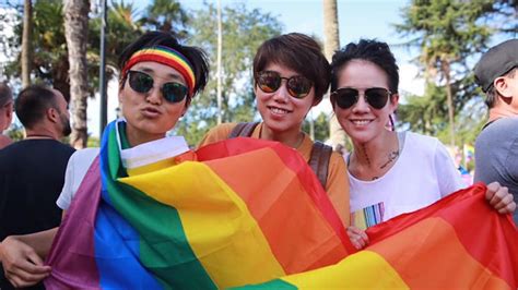 how many people are gay in china